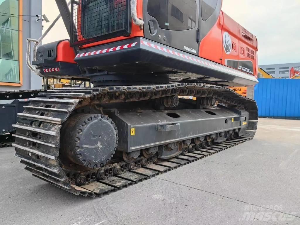 Doosan DX225LC-9C Bagri goseničarji