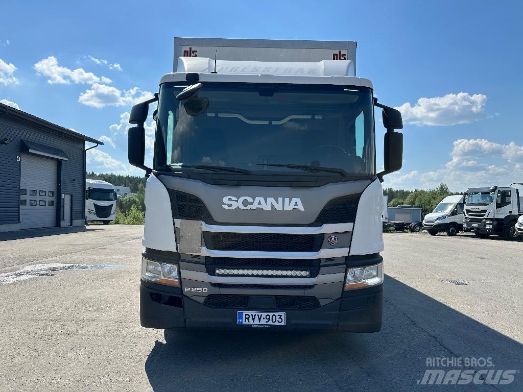 Scania P250 Tovornjaki zabojniki