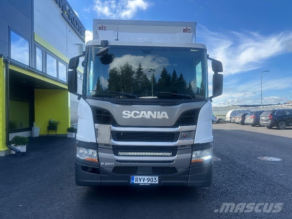 Scania P250 Tovornjaki zabojniki