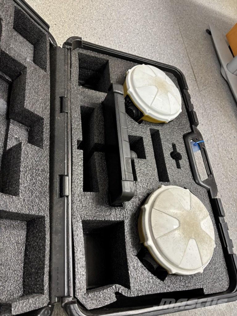 CAT M 318 Bagri na kolesih