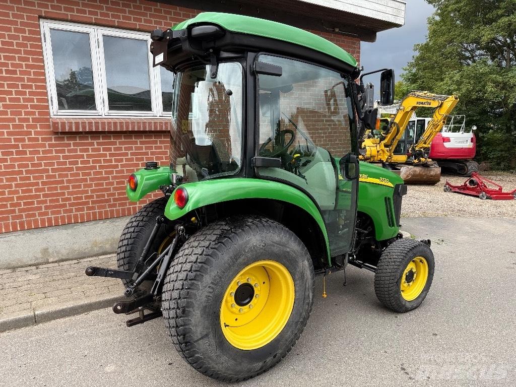 John Deere 3720 Manjši traktorji