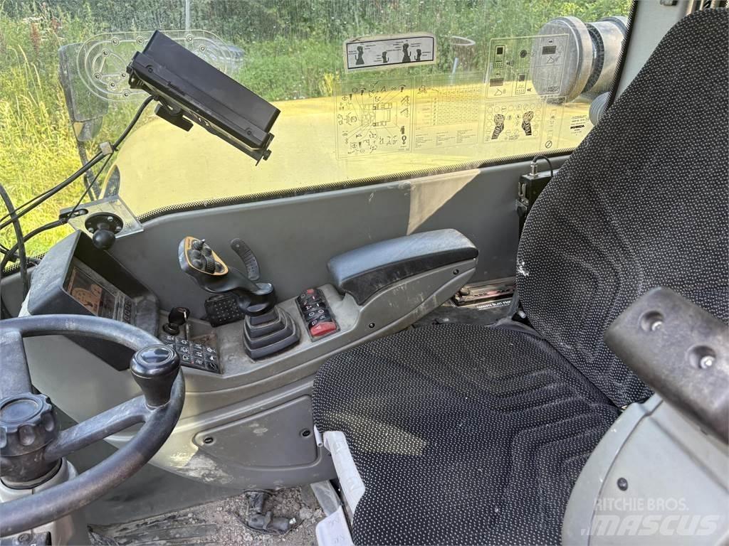 Yanmar B110W Bagri na kolesih