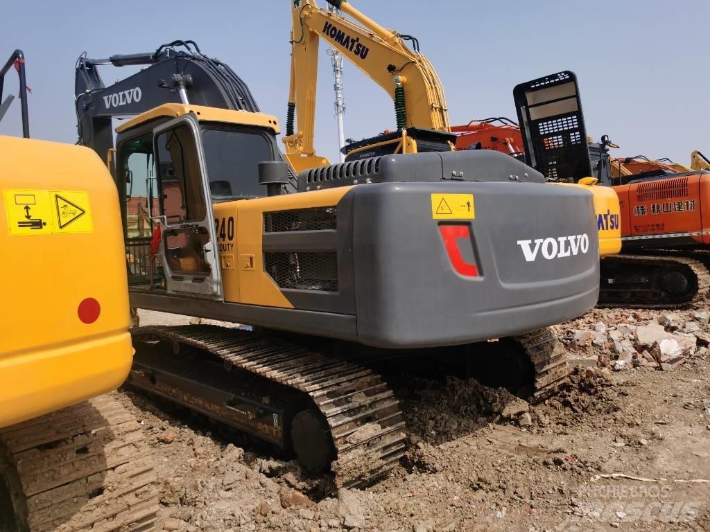 Volvo EC 240 Bagri goseničarji