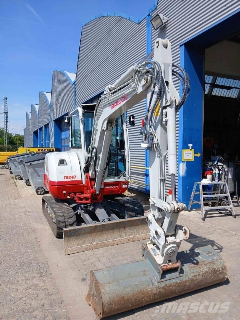 Takeuchi TB 240 DPF Mini bagri <7t