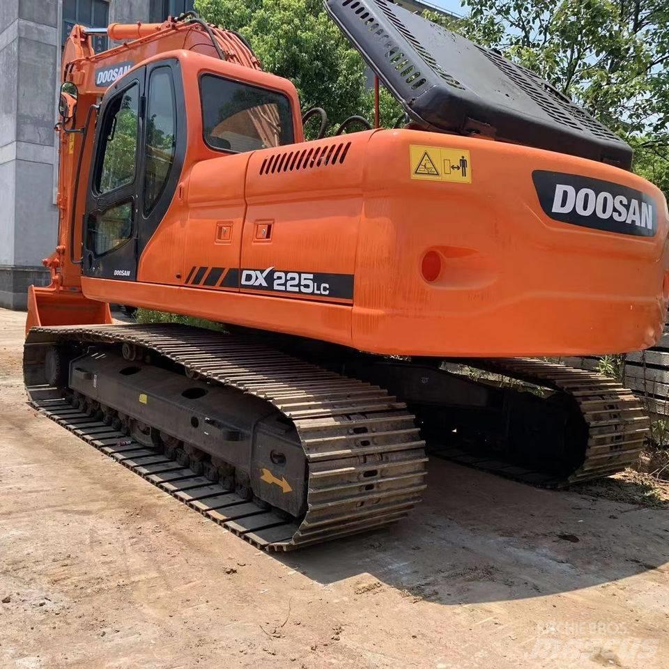 Doosan dx225 Bagri goseničarji
