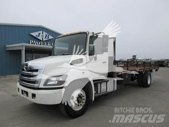 Hino 268 Tovornjaki s kesonom/platojem