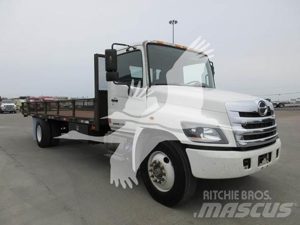 Hino 268 Tovornjaki s kesonom/platojem