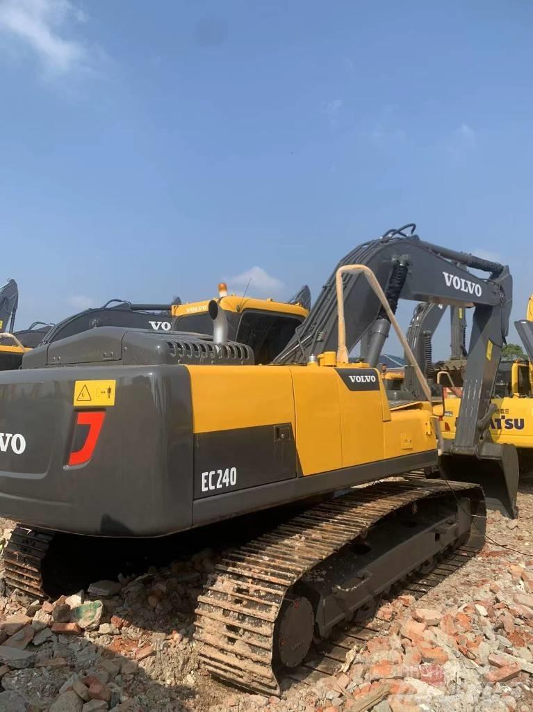 Volvo EC 240 Bagri goseničarji