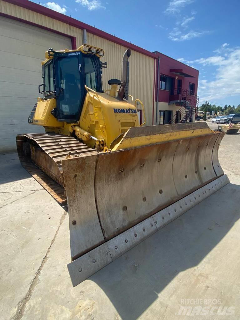 Komatsu D61PX24 Buldožerji goseničarji