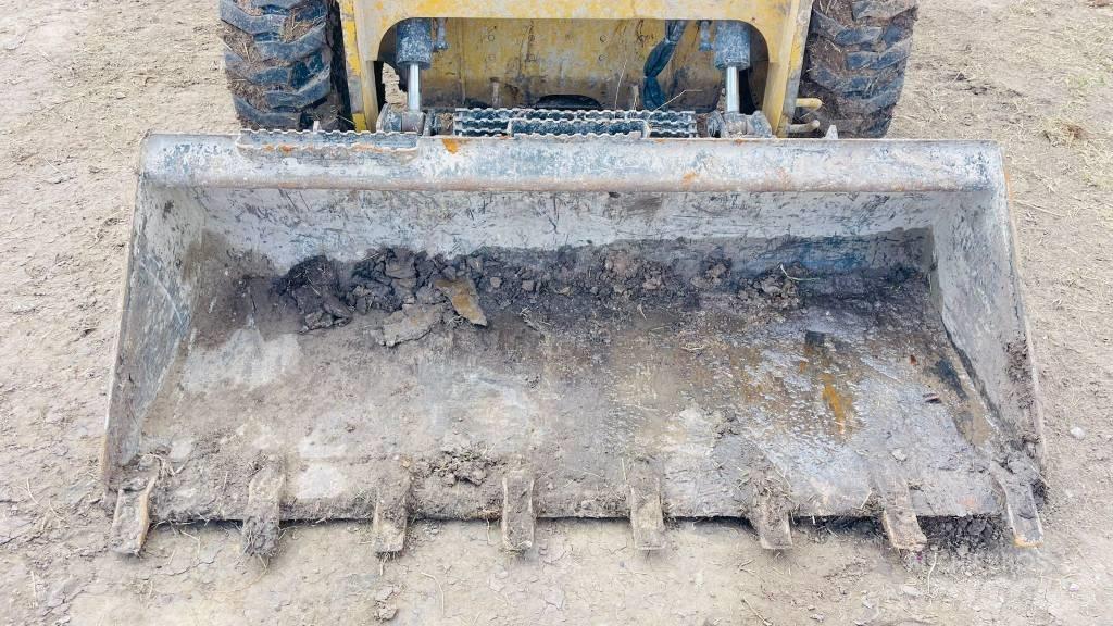 CAT 262D3 Skid steer mini nakladalci