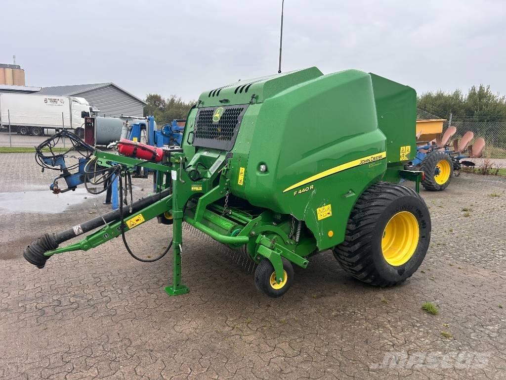 John Deere F 440 Balirke (okrogle bale)