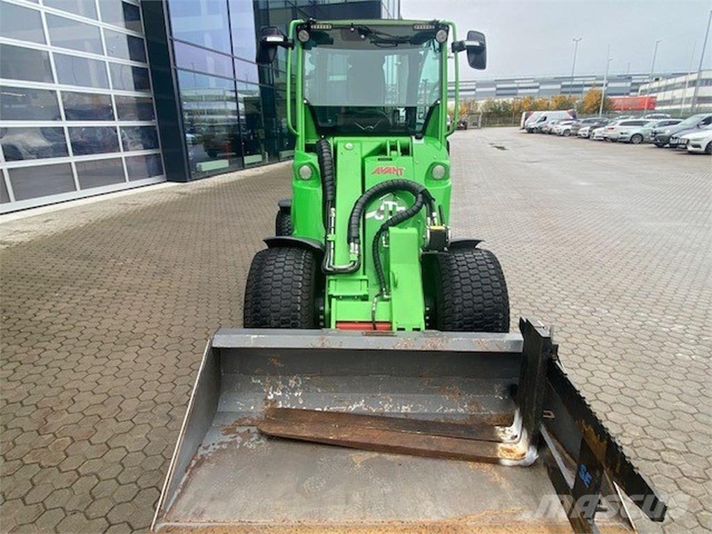 Avant 760I Večnamenski nakladalci