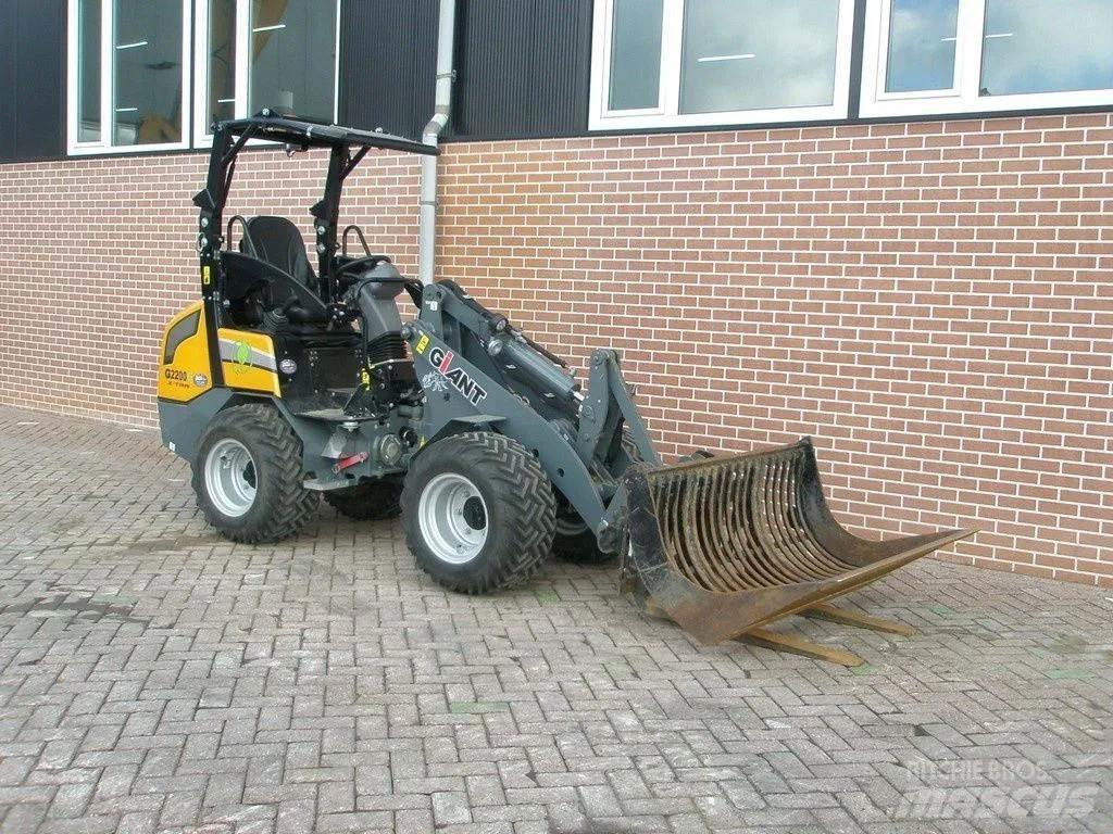 GiANT G2200E Mini nakladalci