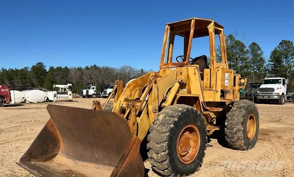 CAT 930 Kolesni nakladalci