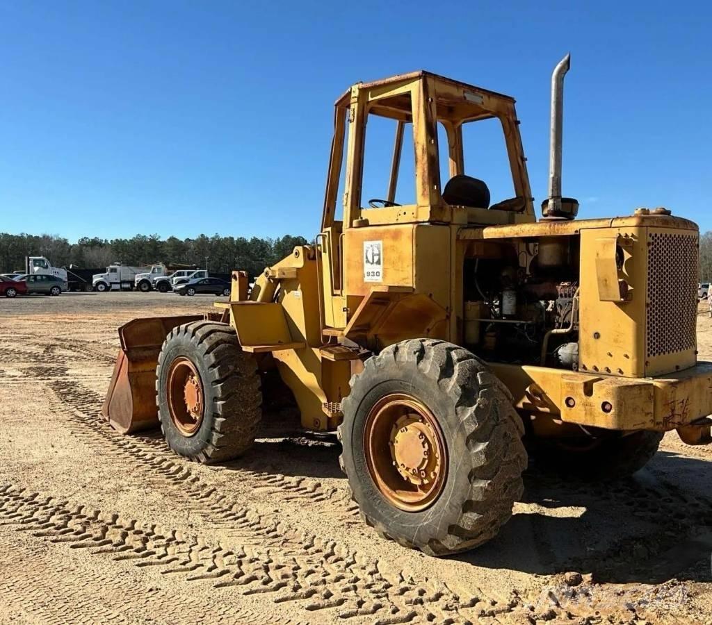 CAT 930 Kolesni nakladalci