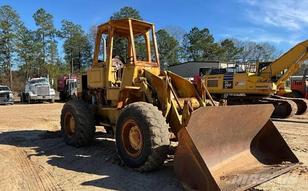 CAT 930 Kolesni nakladalci