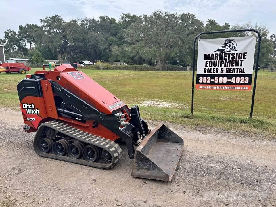 Ditch Witch SK 800 Skid steer mini nakladalci