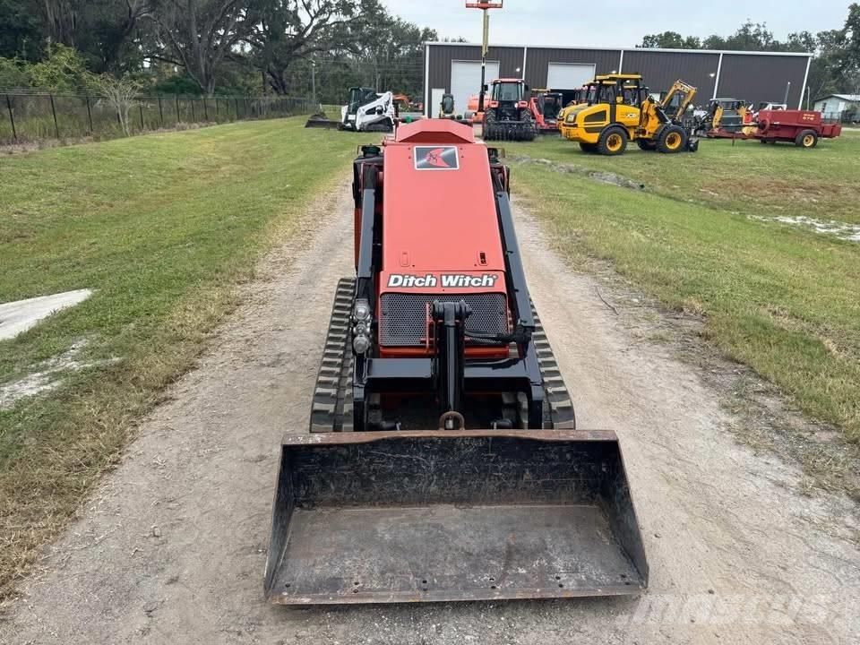 Ditch Witch SK 800 Skid steer mini nakladalci
