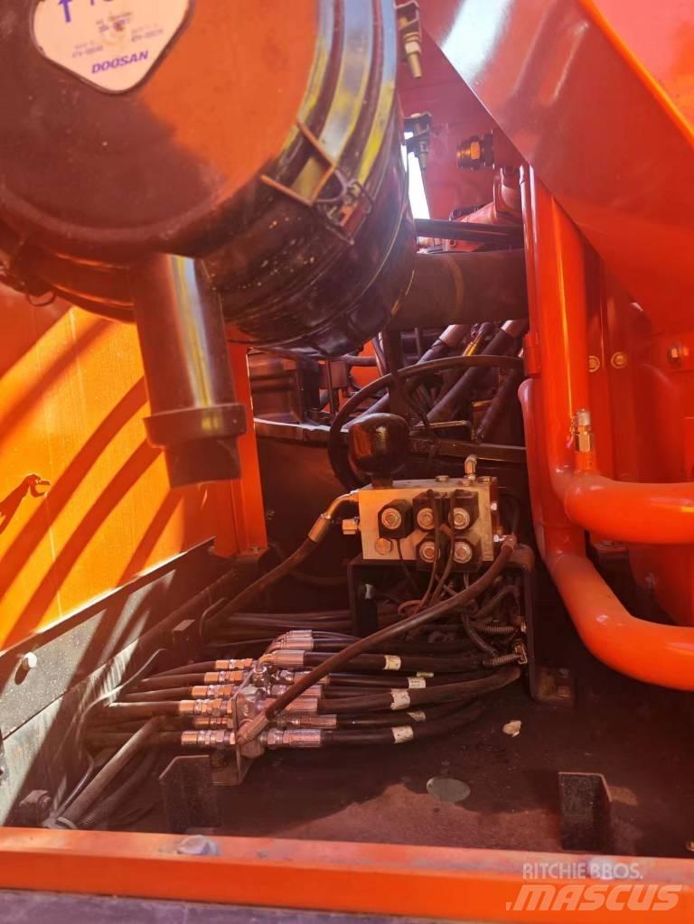 Doosan DX 300 Bagri goseničarji