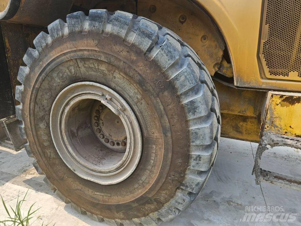 CAT 972 H Kolesni nakladalci