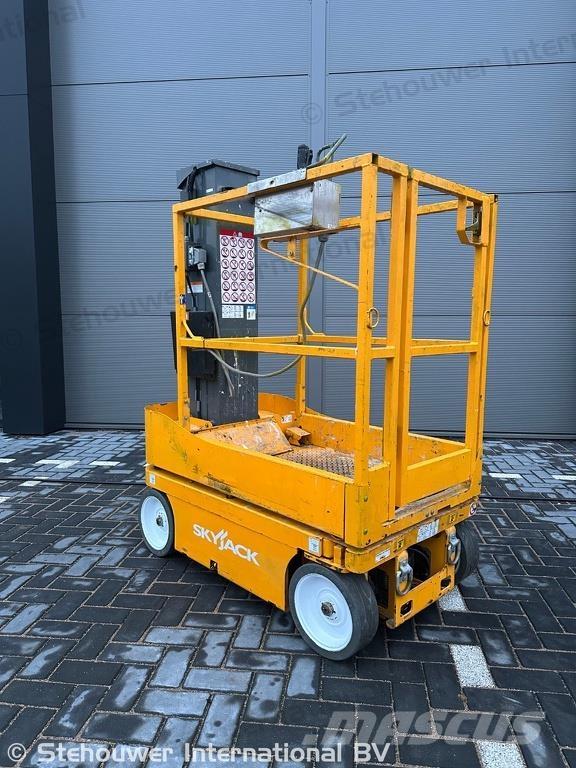 SkyJack SJ12 SJ 12 Druga dvigala in dvižne ploščadi