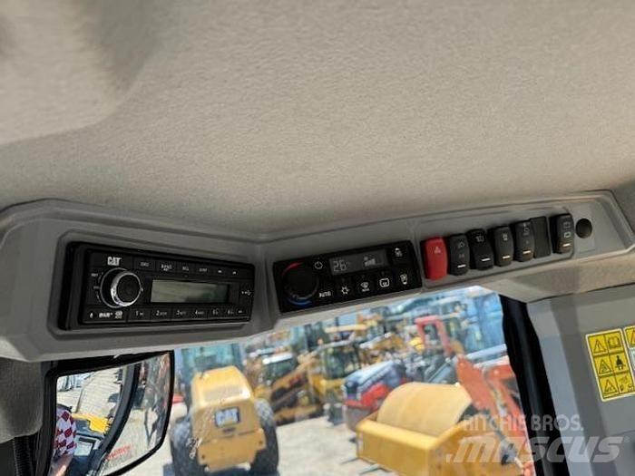 CAT 908 Kolesni nakladalci