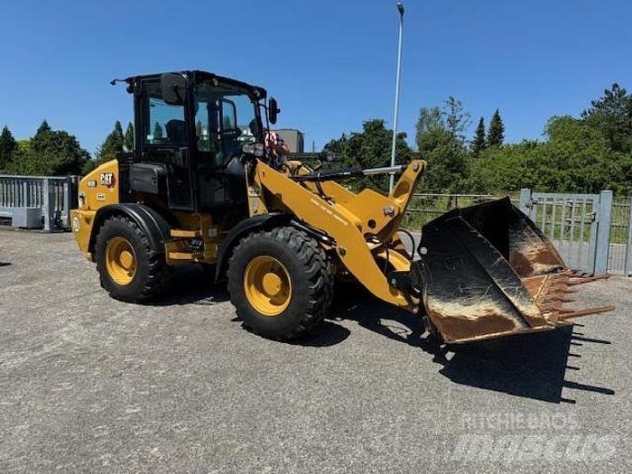 CAT 908 Kolesni nakladalci