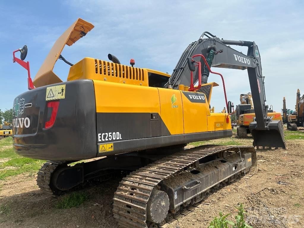 Volvo EC250D Bagri goseničarji