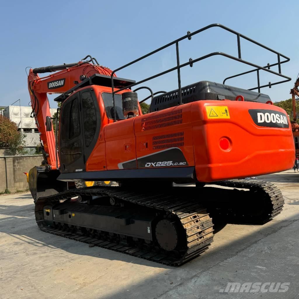 Doosan DX 225 LC Bagri goseničarji