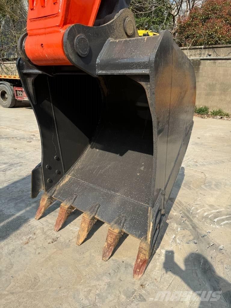 Doosan DX 225 LC Bagri goseničarji