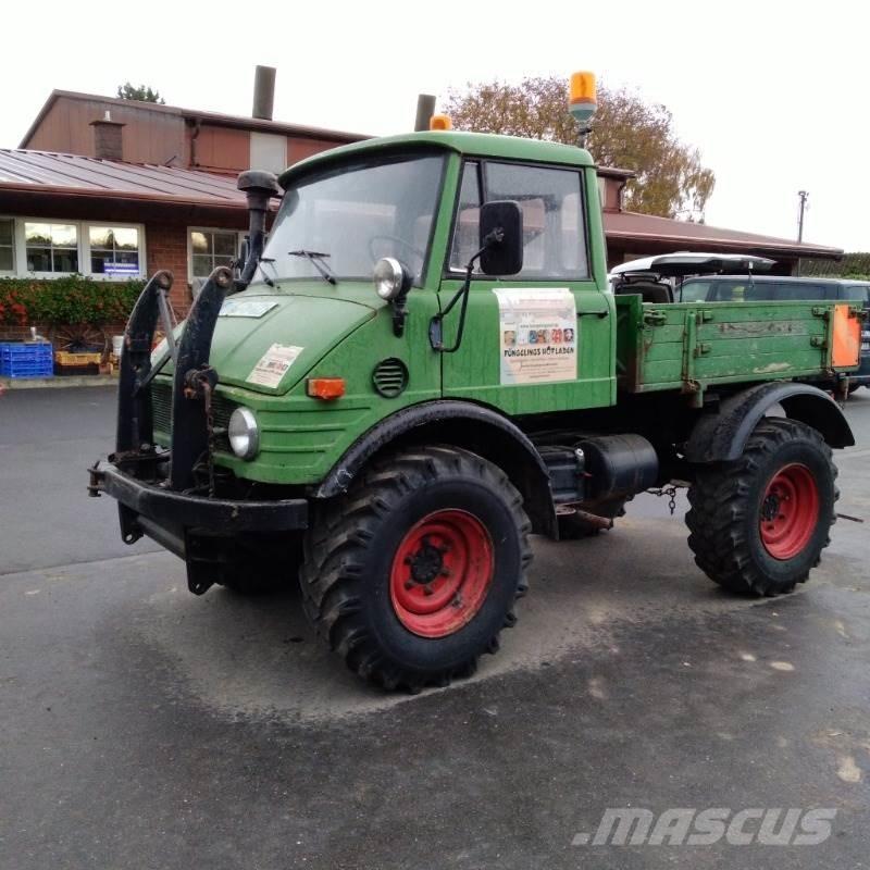 Mercedes-Benz U421 Traktorji