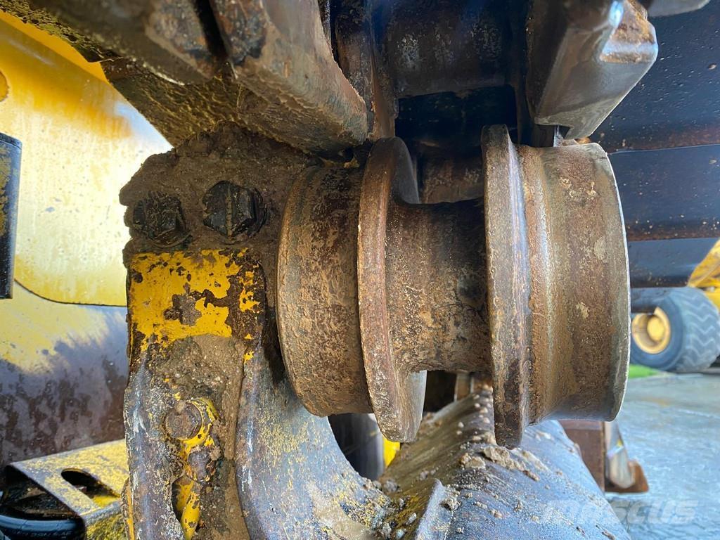 Komatsu D61EX-15 Buldožerji goseničarji