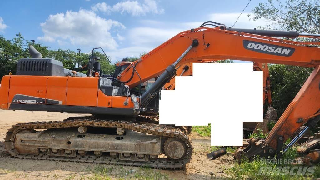 Doosan DX 300 LCA Bagri goseničarji
