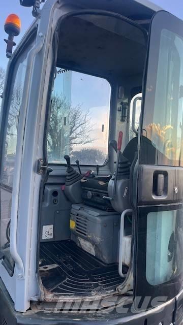 New Holland E 50 Mini bagri <7t