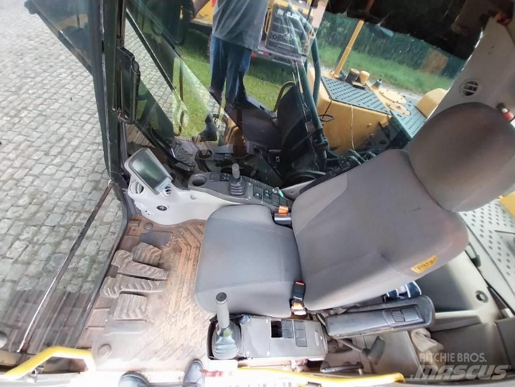 Volvo EC 220 DL Bagri goseničarji