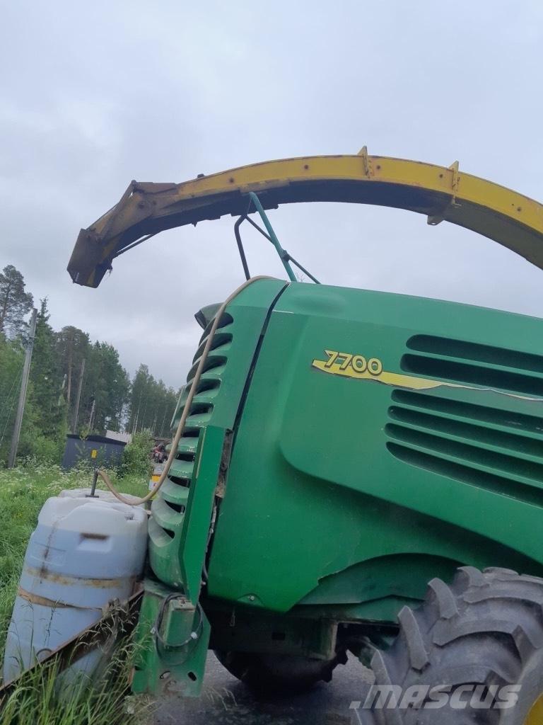 John Deere 7700 Stroji za krmo na lastni pogon