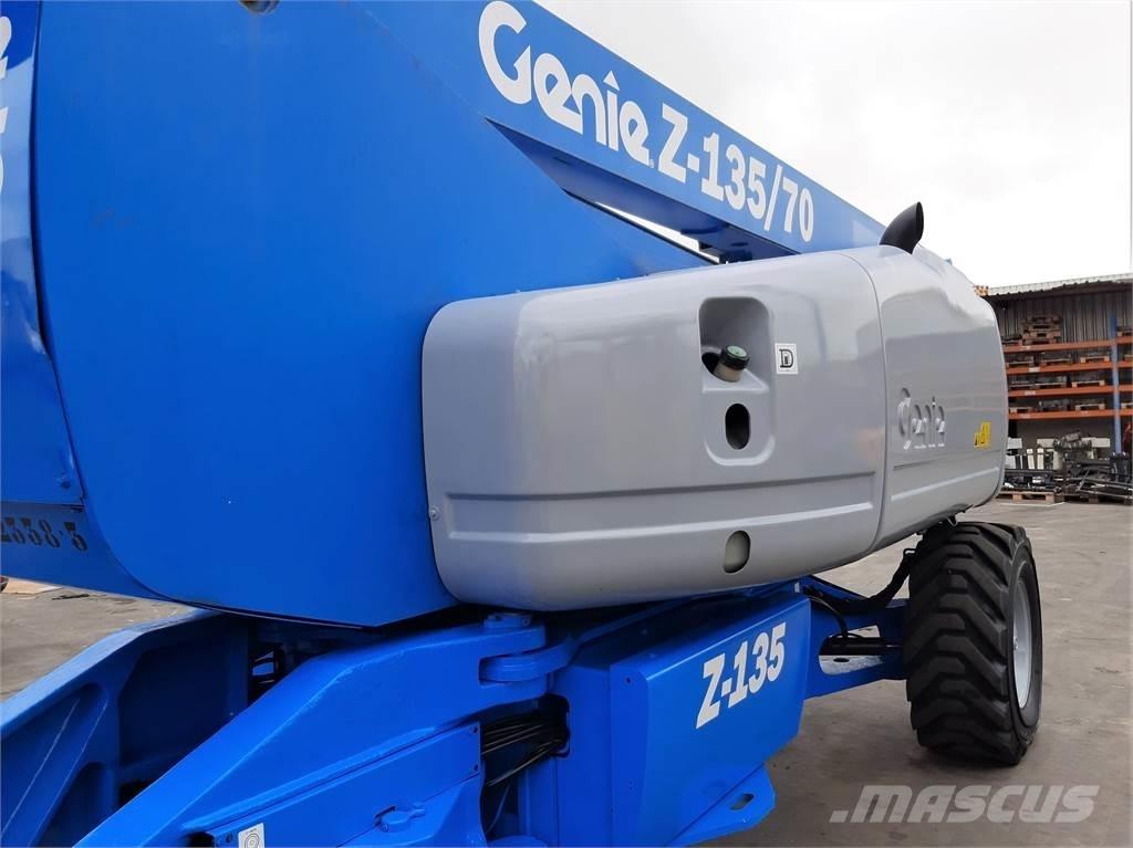 Genie Z135 70 Zglobne dvižne ploščadi