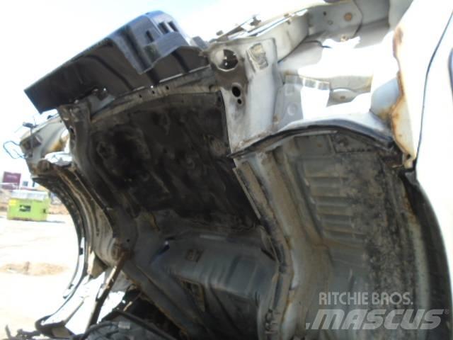 Hino 195 D Tovornjaki zabojniki