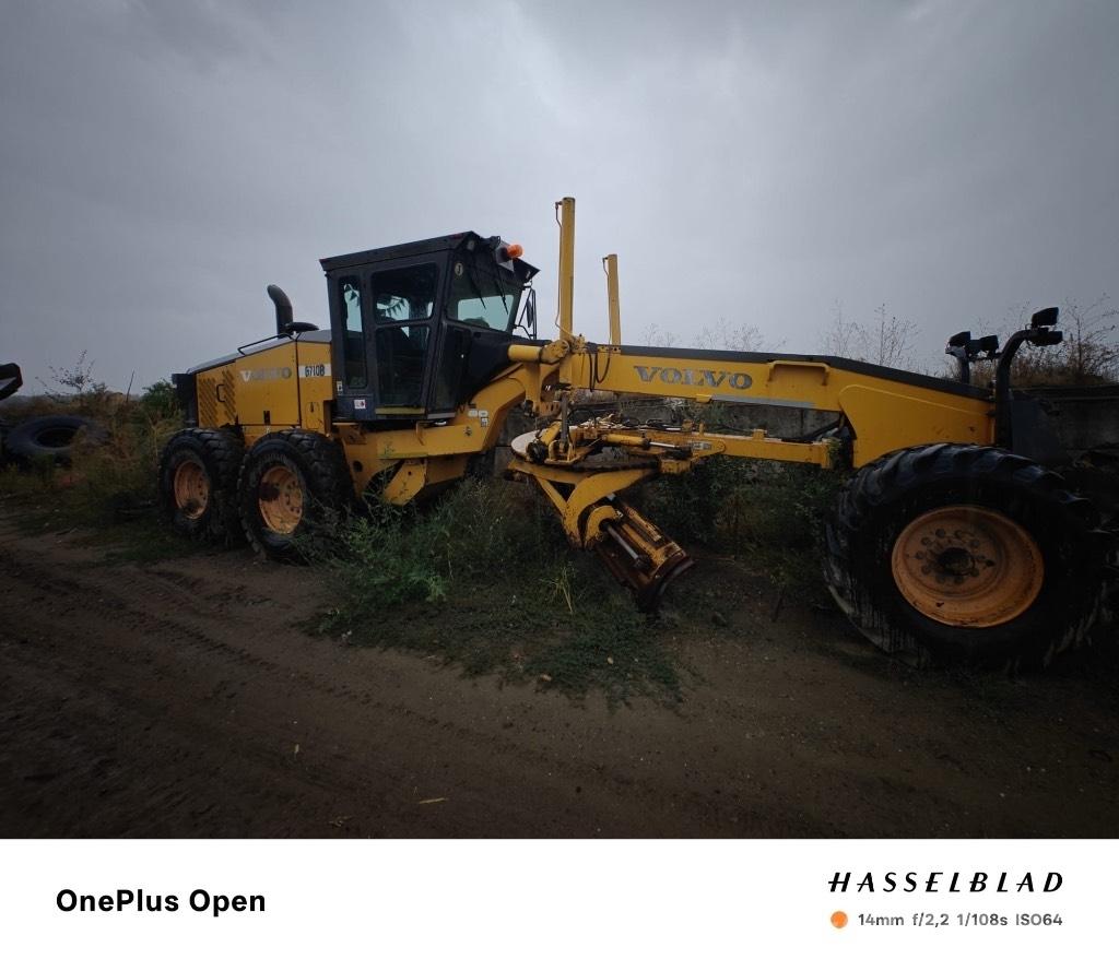  Greder Volvo G710 Motorji