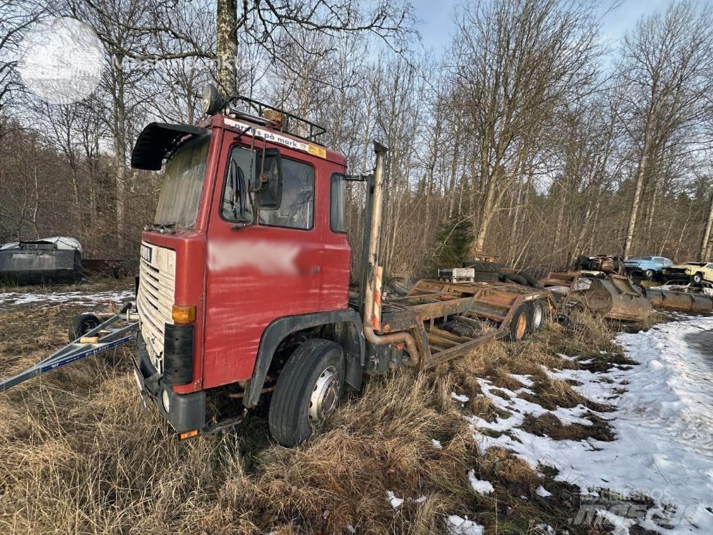 Scania T 141 Tovornjaki za prevoz gozdnih strojev