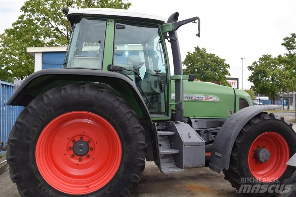 Fendt 712 Vario Traktorji