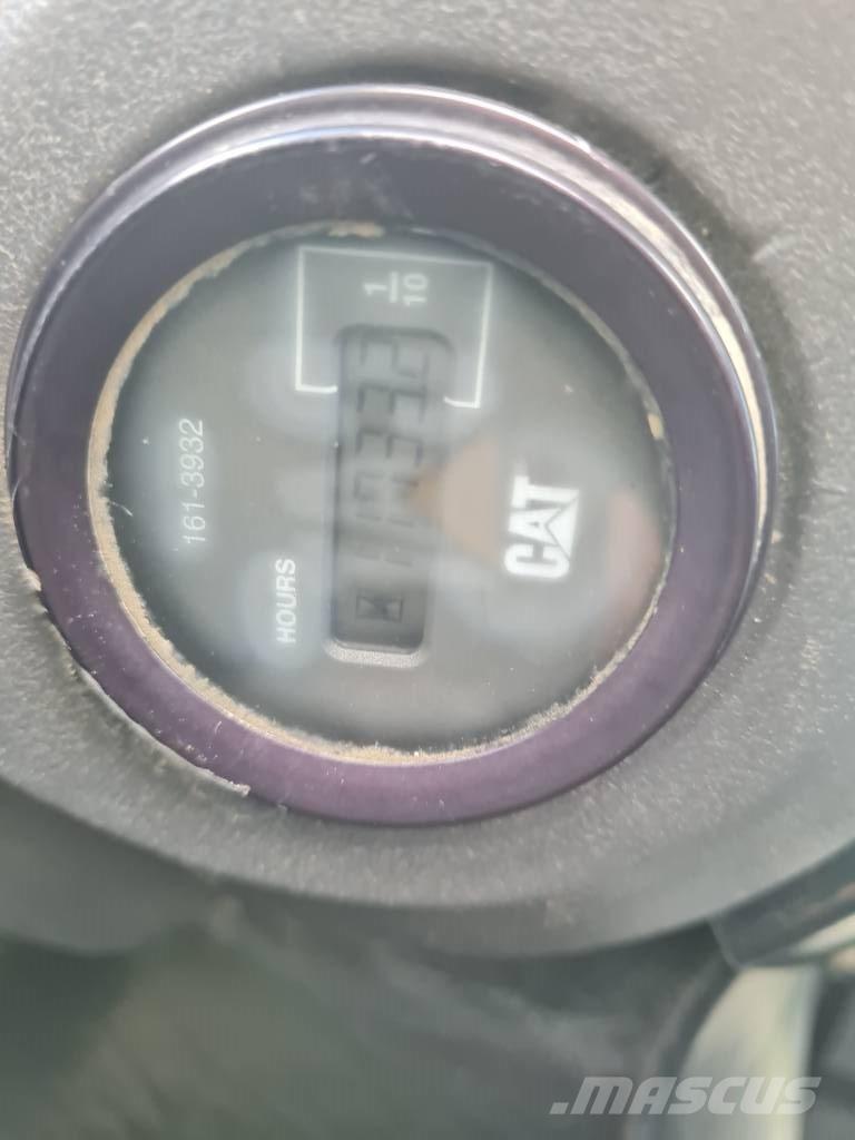 CAT 928 G Kolesni nakladalci