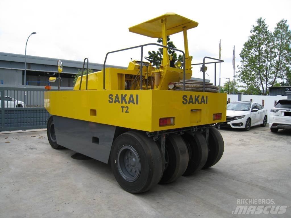 Sakai T2 Kolesni valjarji s pnevmatikami
