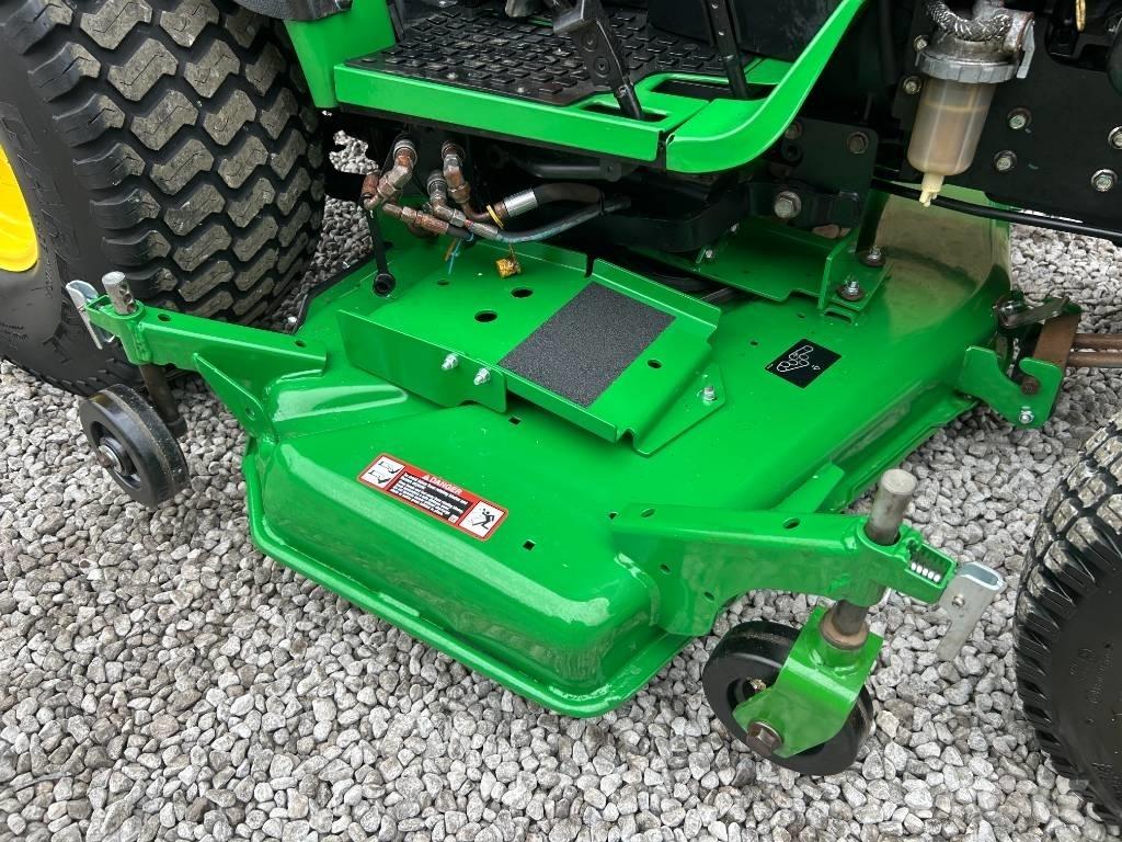 John Deere 2032R Manjši traktorji