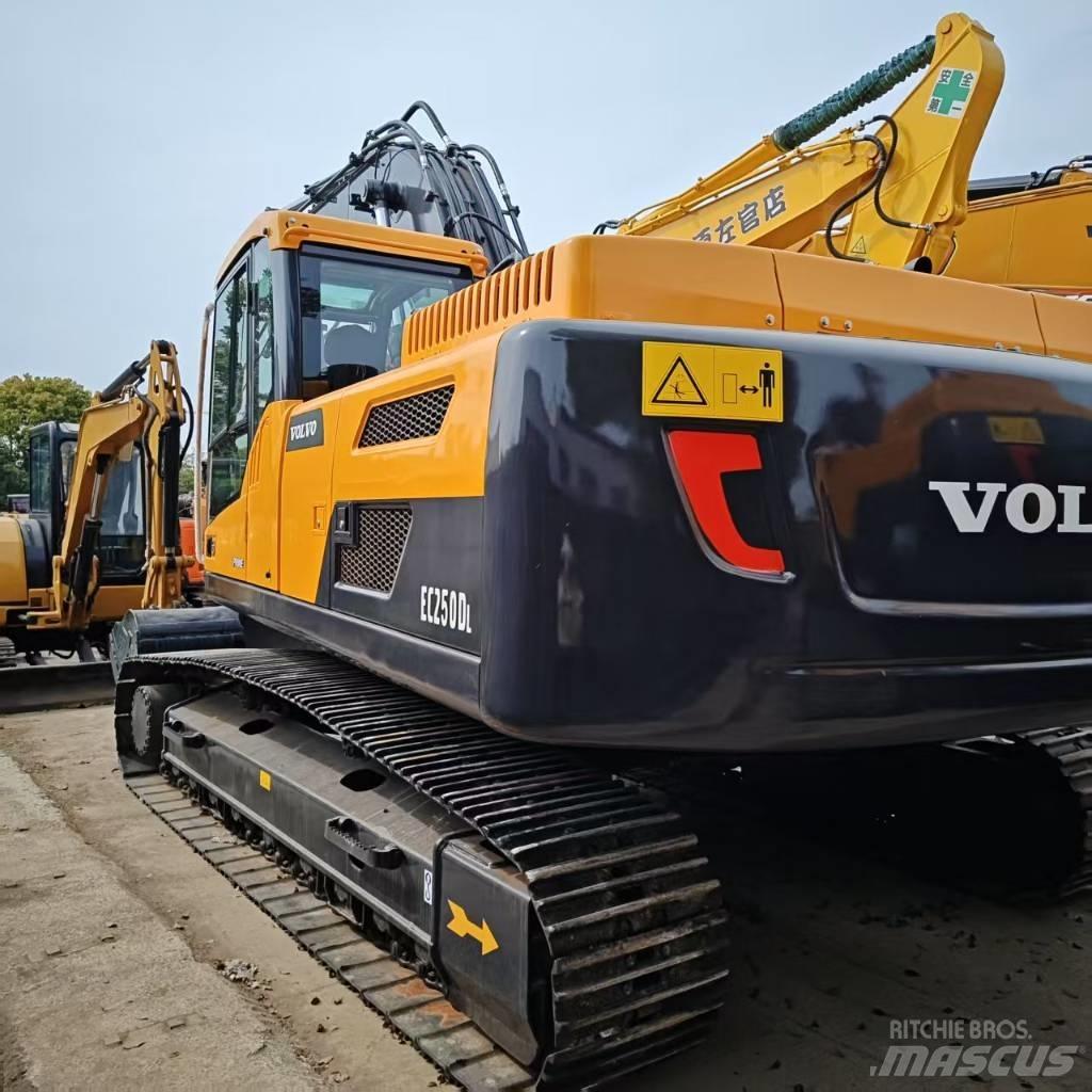Volvo 250DL Bagri goseničarji