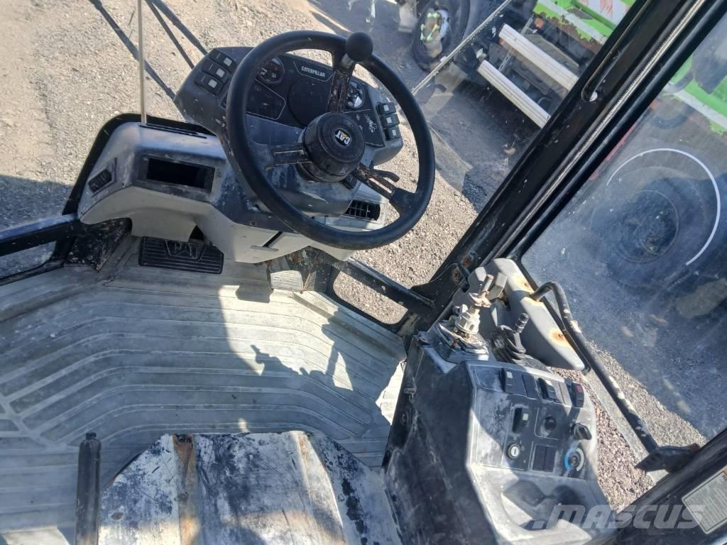 CAT 906 Kabine in notranjost