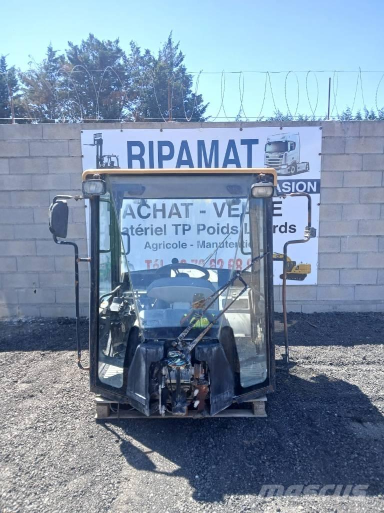 CAT 906 Kabine in notranjost