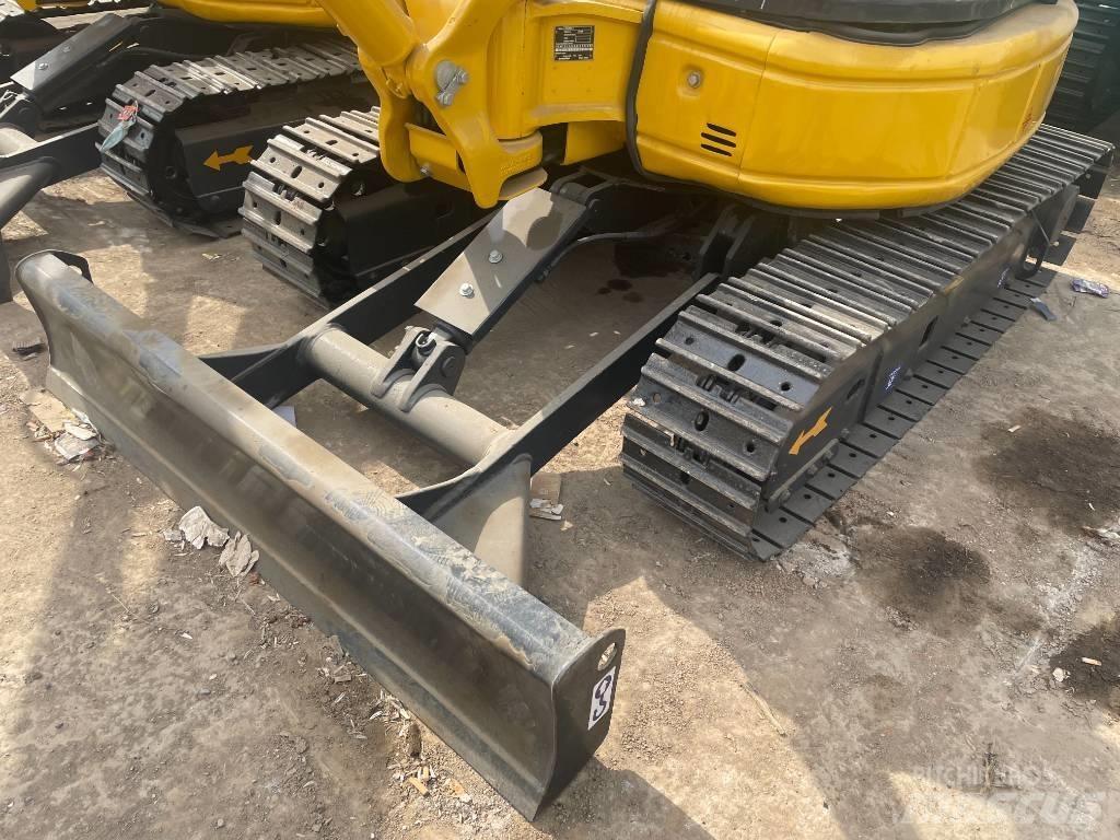 Komatsu PC 30 Mini bagri <7t