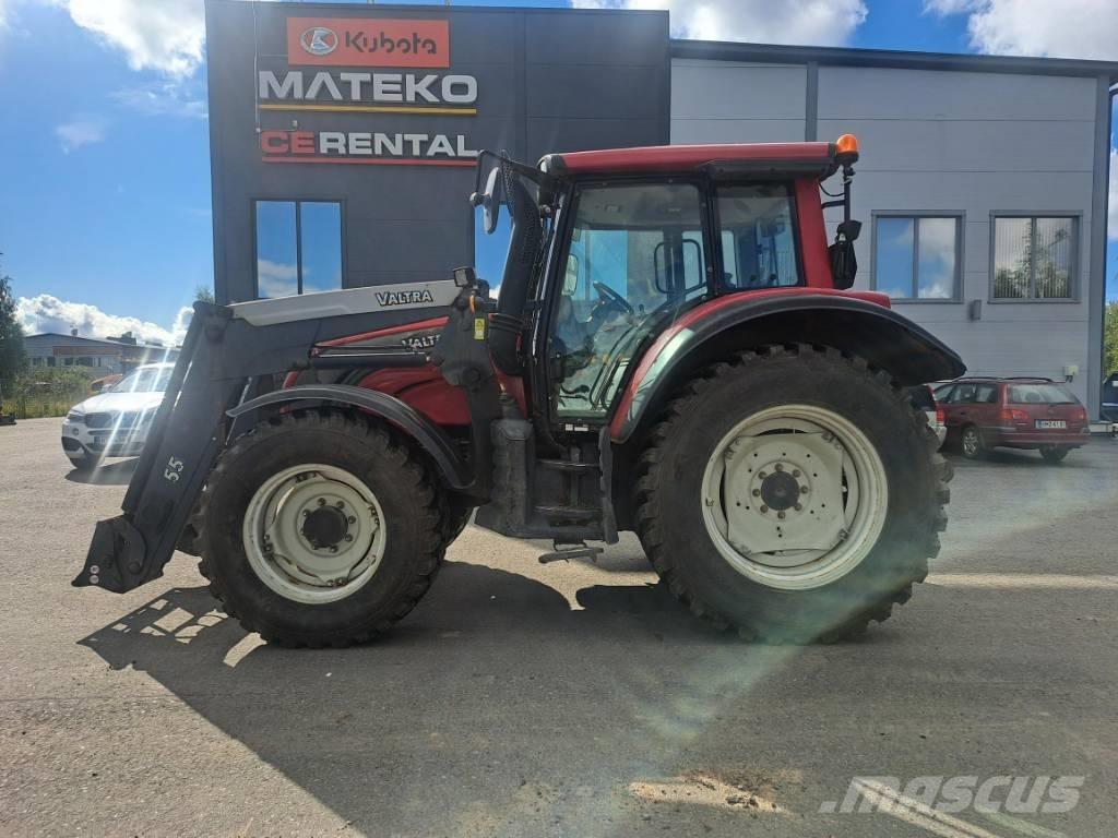 Valtra N 142 Traktorji