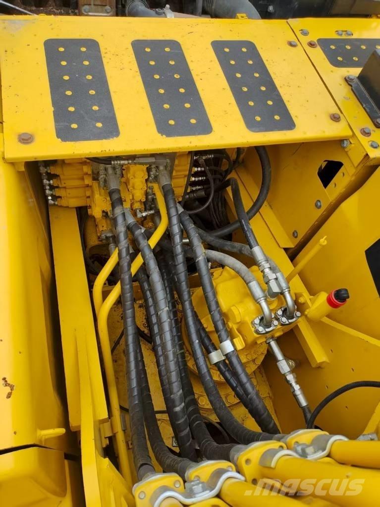 Komatsu PC 210 Bagri goseničarji